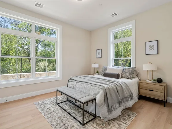 7 Cross St #301, Wilmington, MA 01887