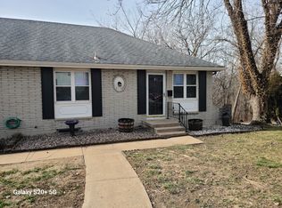 7131 NW Country Club Ln, Kansas City, MO 64152
