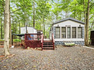 482 Eagle Lake Dr, Gouldsboro, PA 18424