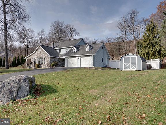 5th image of 221 Cliffside Dr