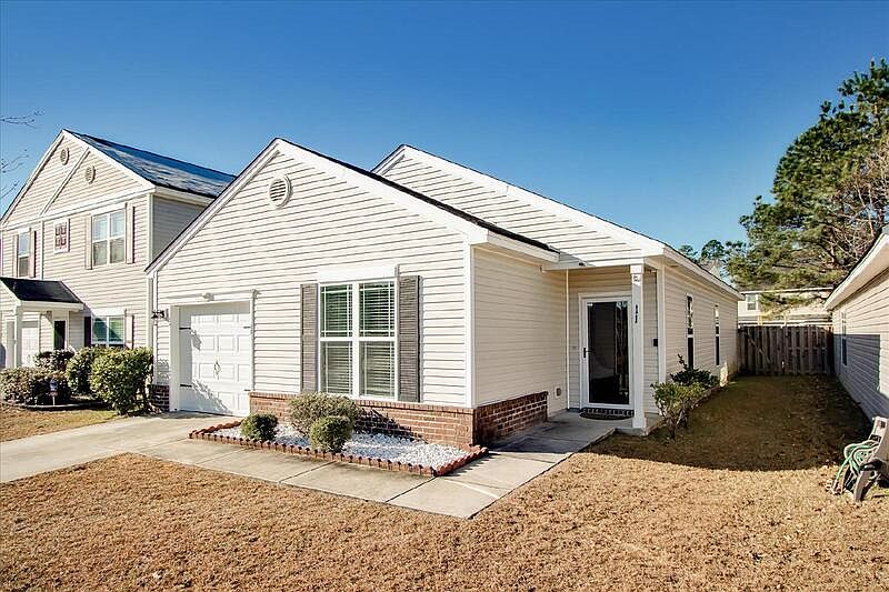 1st image of 11 Summer Lake Way
