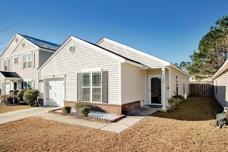 11 Summer Lake Way