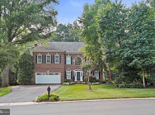 1124 Round Pebble Ln, Reston, VA 20194