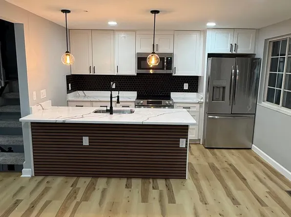 1964 Knoll Top Ln, Woodbridge, VA 22191