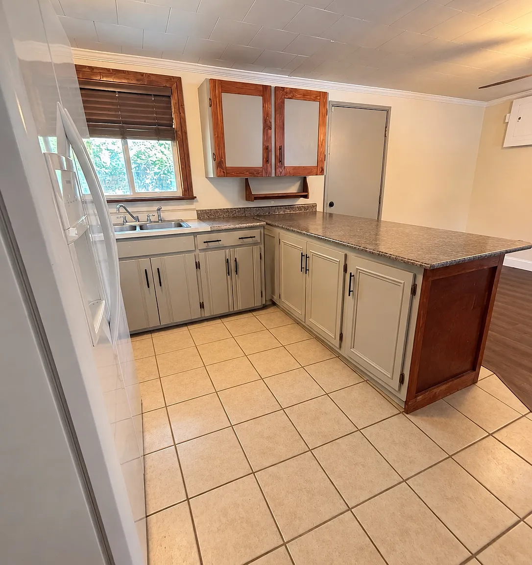 3 bed, $1,350 — Photo 3
