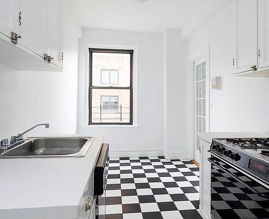 3rd image of 2138 Broadway #15D