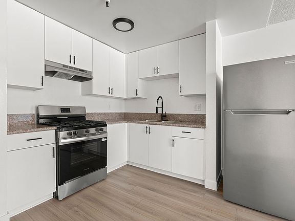 4th image of 515 S Kingsley Dr APT 15