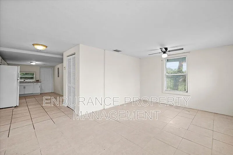 3 bed, 1.0 bath, 840 sqft, $1,950 — Photo 3