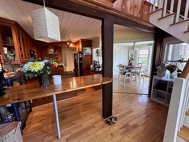 Eat-in bar area, kitchen and dining room