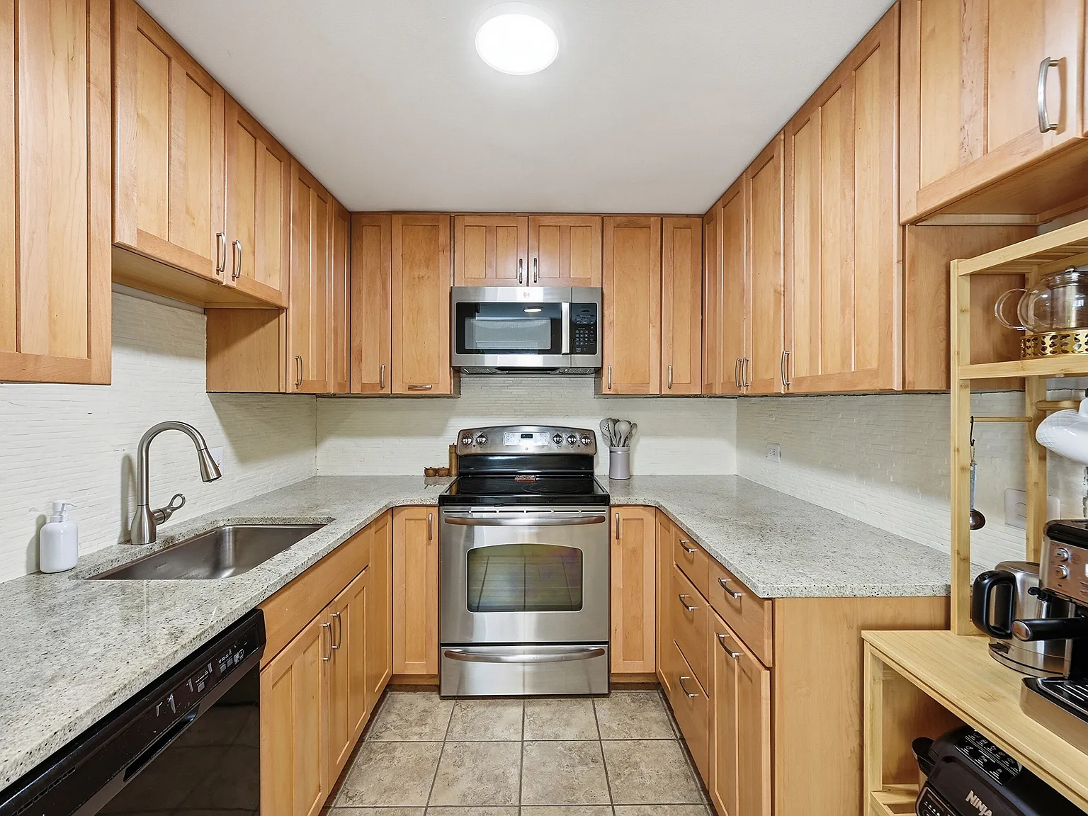 2 bed, 862 sqft, $2,600 — Photo 4