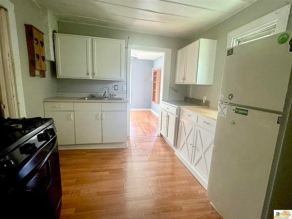 5th image of 110 Pace Ave