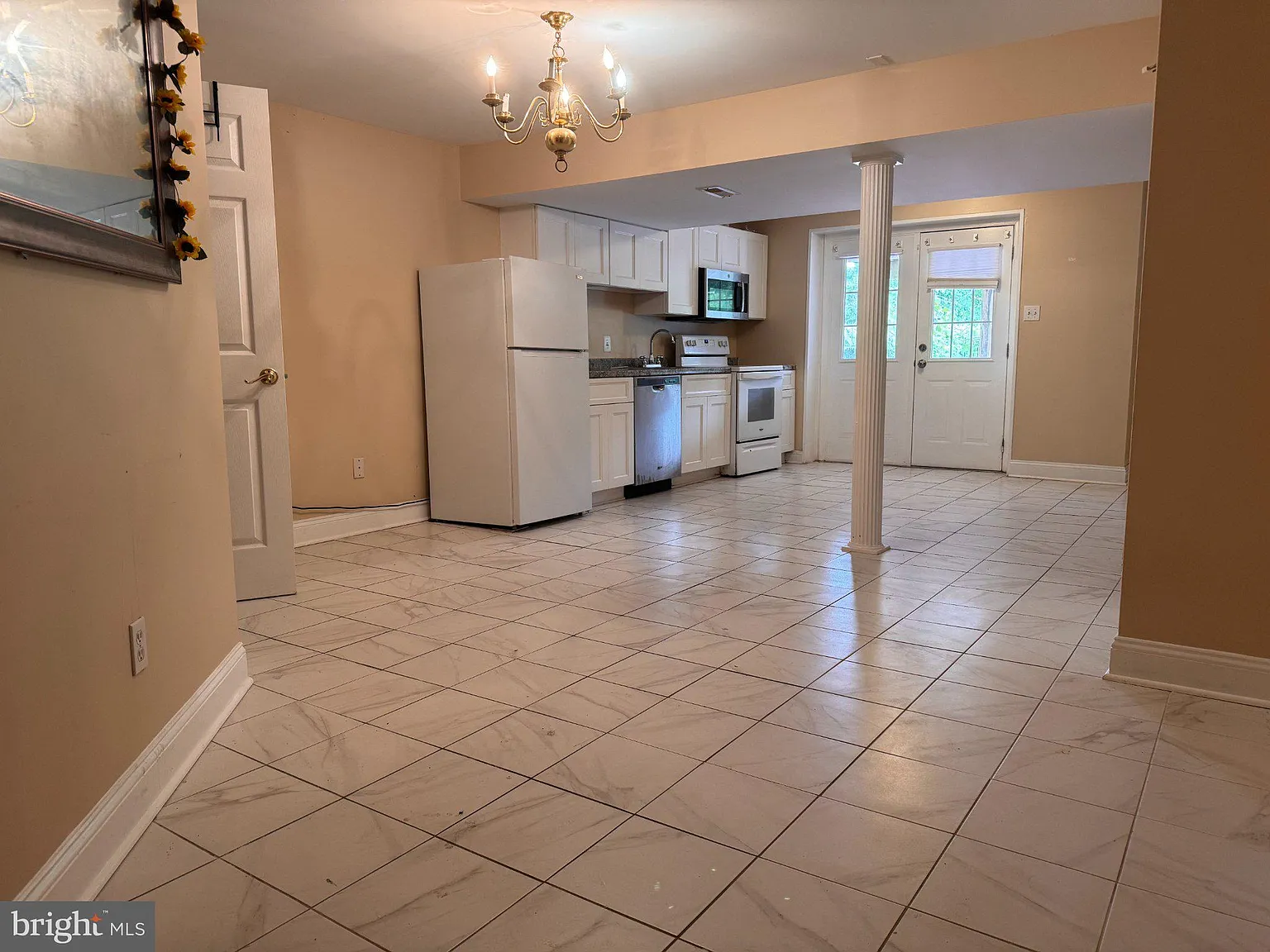 1 bed, 1.0 bath, 3187 sqft, $1,700 — Photo 2