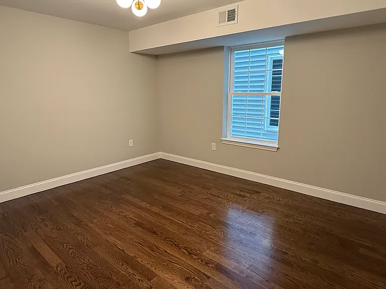 158-160 Oliver St #2 — Photo 6