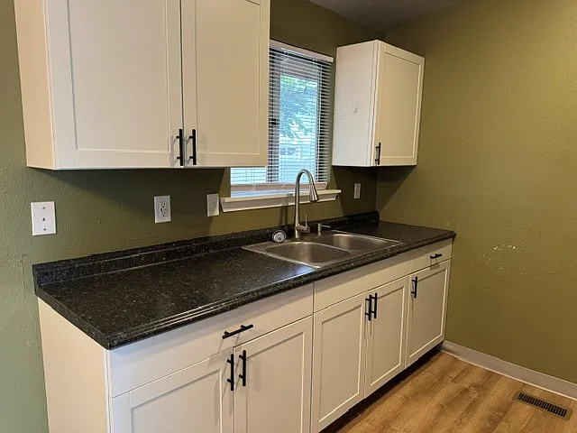 3043 S Virginia Ave — Photo 5