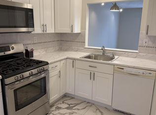 202 Park Pl #202, Raynham, MA 02767
