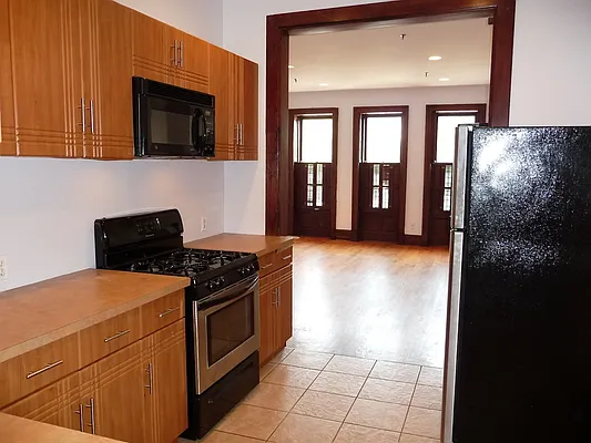 Rented by Perry Associates NYC Inc | media 34