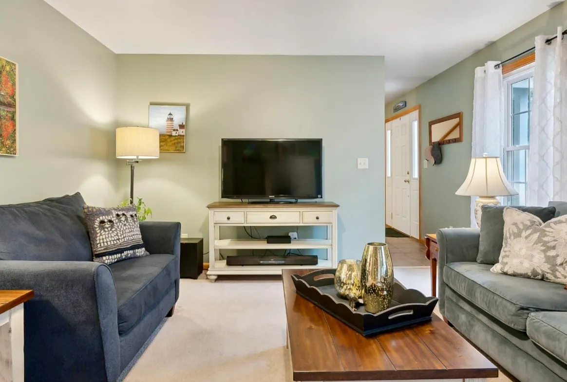3 bed, 1904 sqft, $4,000 — Photo 3