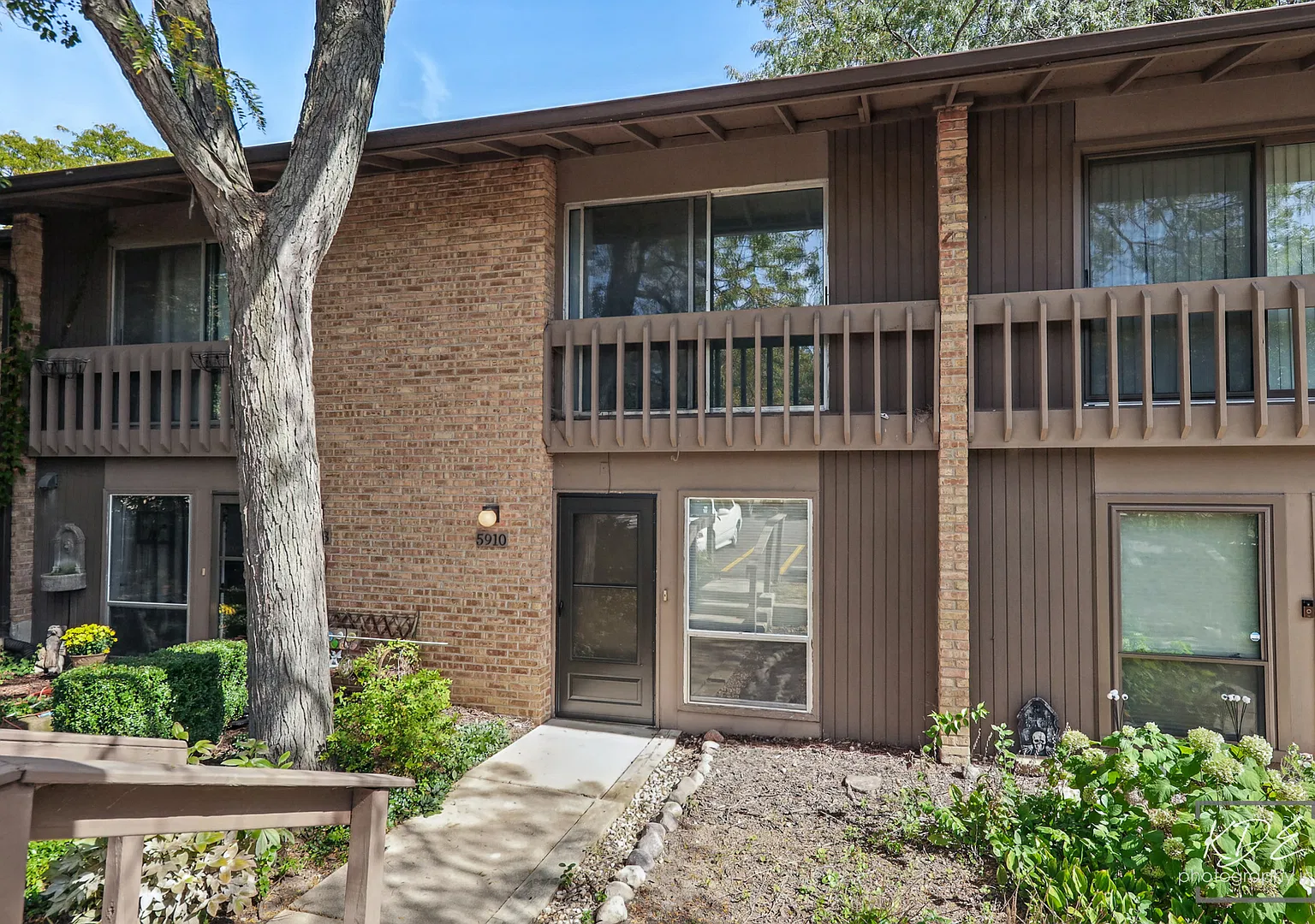 2 bed, 1.5 bath, 910 sqft, $2,250 — Photo 1