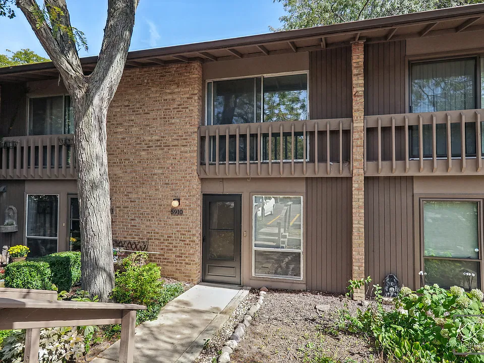 5910 Meadow Dr