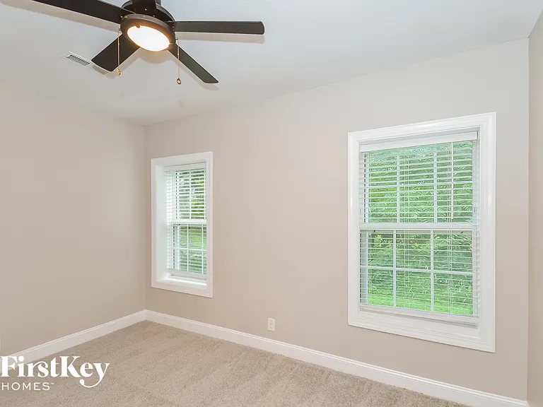 450 Galvin Dr — Photo 9