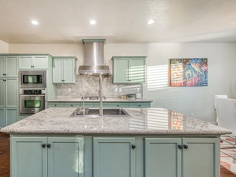 10509 N Sierra Vista Ave — Photo 8