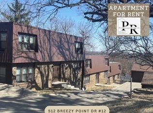 512 Breezy Point Dr #12, Clinton, IA 52732