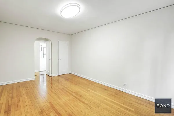 Rented by Bond New York | media 5
