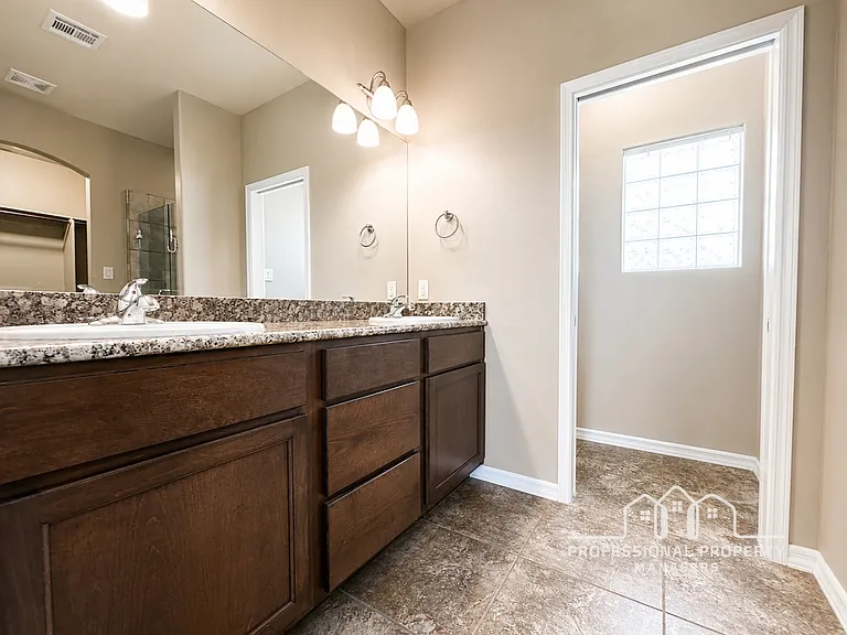 2845 W 31st Ln — Photo 19