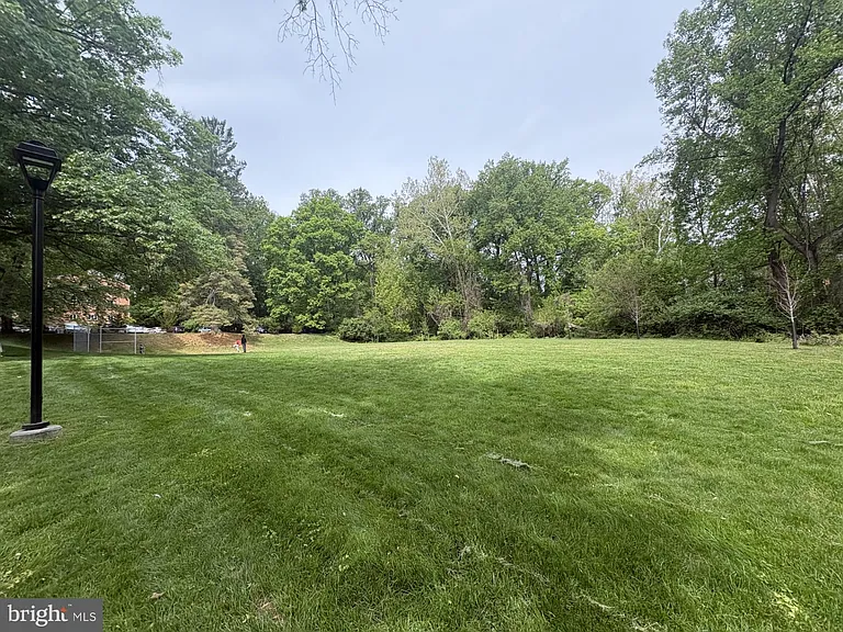10403 Montrose Ave #201 — Photo 25