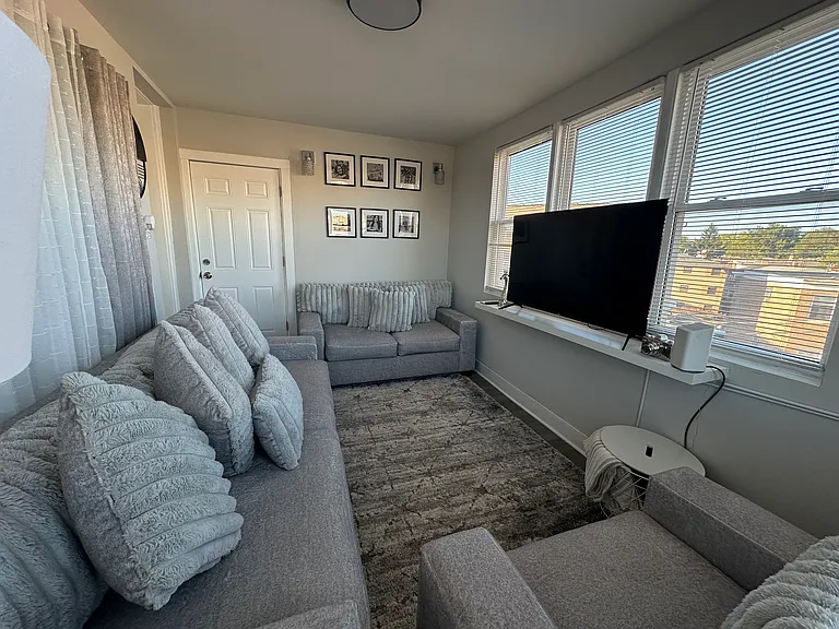 5549 N Lincoln Ave #2 — Photo 7