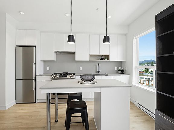 4th image of 2493 Montrose Ave #407