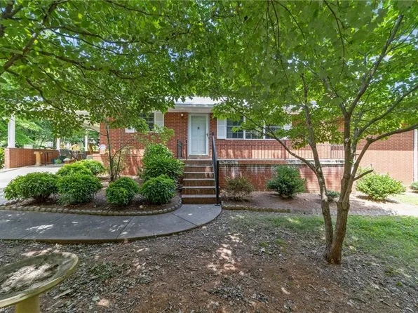 404 Inwood Rd, Asheboro, NC 27205