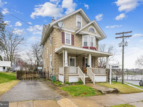 139 East Ave, Swedesboro, NJ 08085