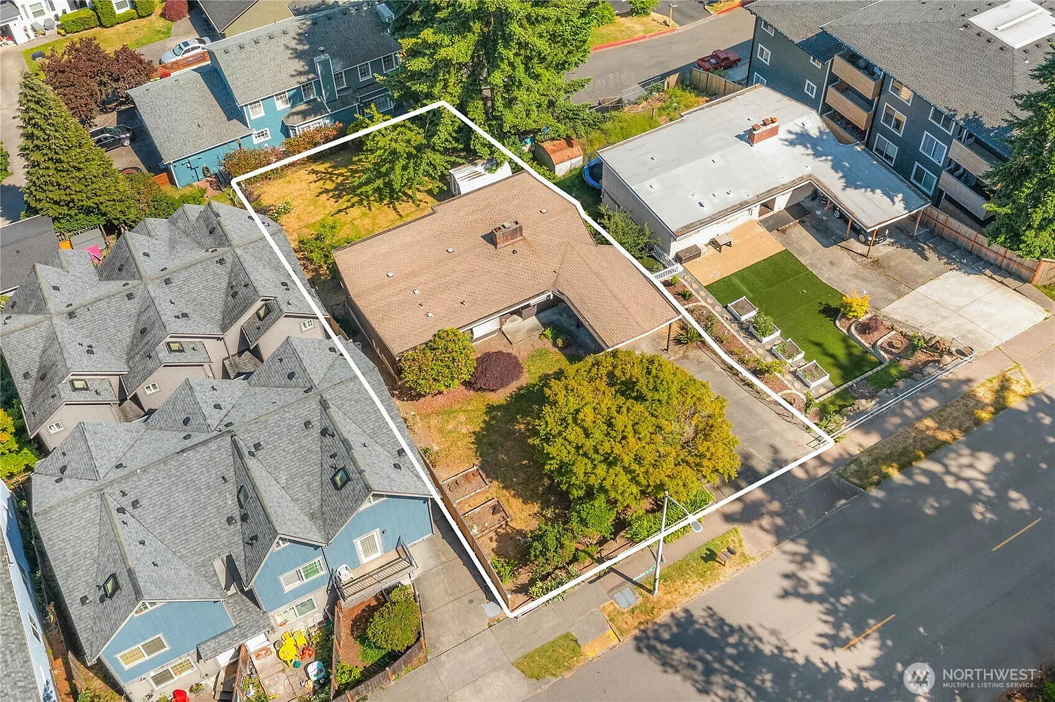 12034 Roosevelt Way NE photo 1