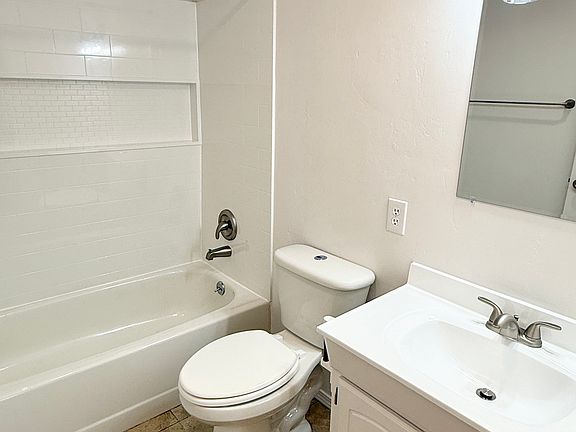 3rd image of 305 E 1st Pl #B
