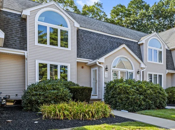 35 Pilgrim Village Rd APT 502, Taunton, MA 02780