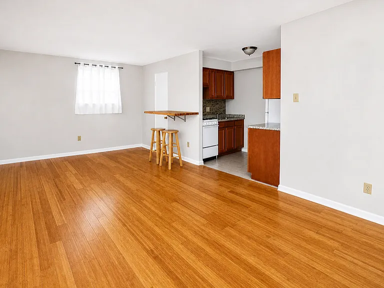 Studio (Unit 261-05)