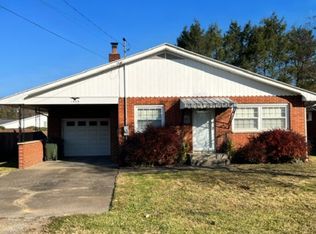 1458 Patricia St, Belpre, OH 45714