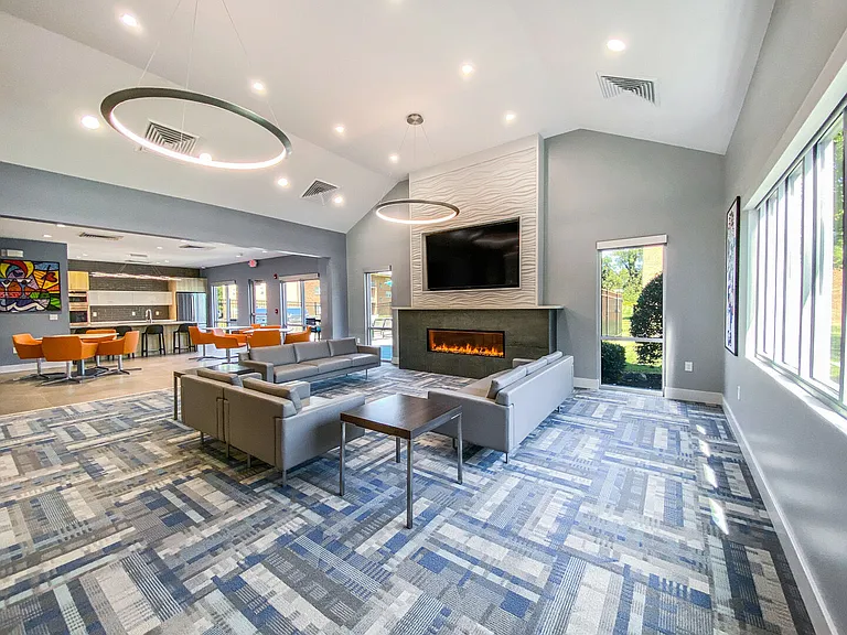 550 S Dupont Pkwy — Photo 40