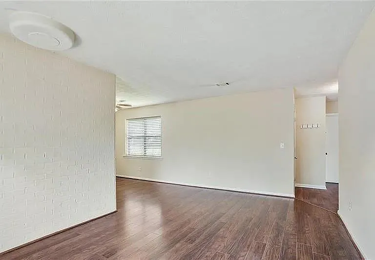 76 Sandalwood Cir — Photo 4