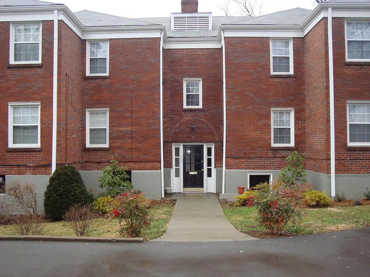 2 bed, 1250 sqft, $1,300 — Photo 2