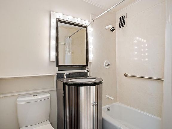 4th image of 155 W 68th St APT 620