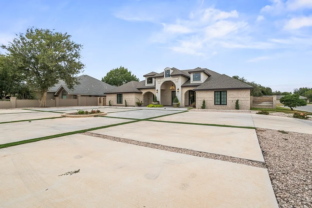 7 bed, 8.0 bath, 6183 sqft, $25,000 — Photo 2
