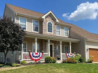 1391 Mamerow Ln E, Oconomowoc, WI 53066