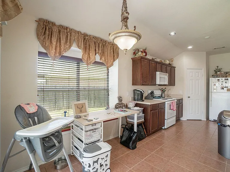 1327 Primrose Dr — Photo 13