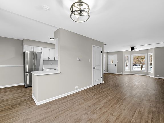 3rd image of 1602 W 103rd St