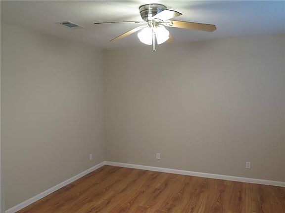 4th image of 105 Meadow Glen Dr