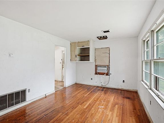2nd image of 8012 S Benton Ave