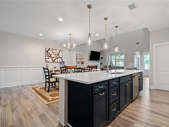 5th image of 4646 Longleaf Pl