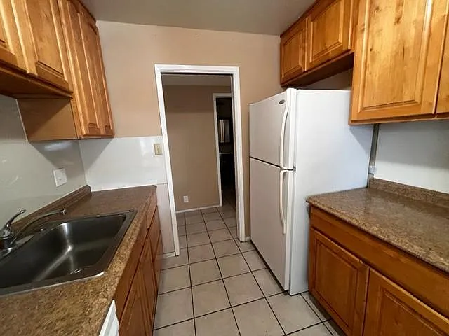 216 Bancroft Ave — Photo 15